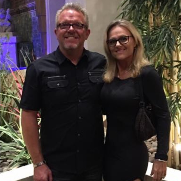 Welcome to my closet! - Picture 2 of 14